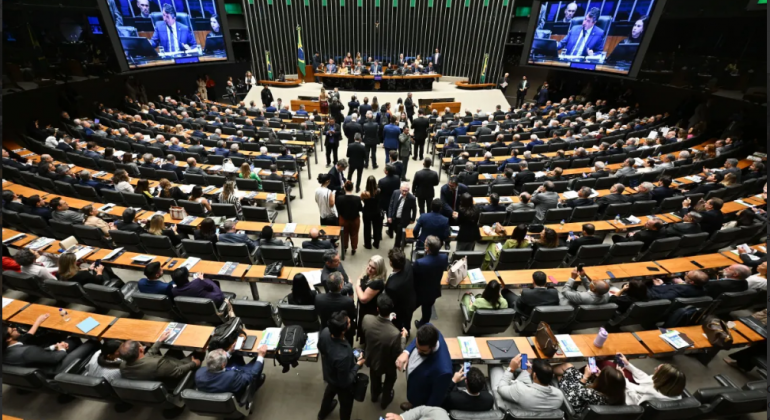 Fim da escala 6x1? Proposta avança no Senado e pode ser votada antes do recesso de julho